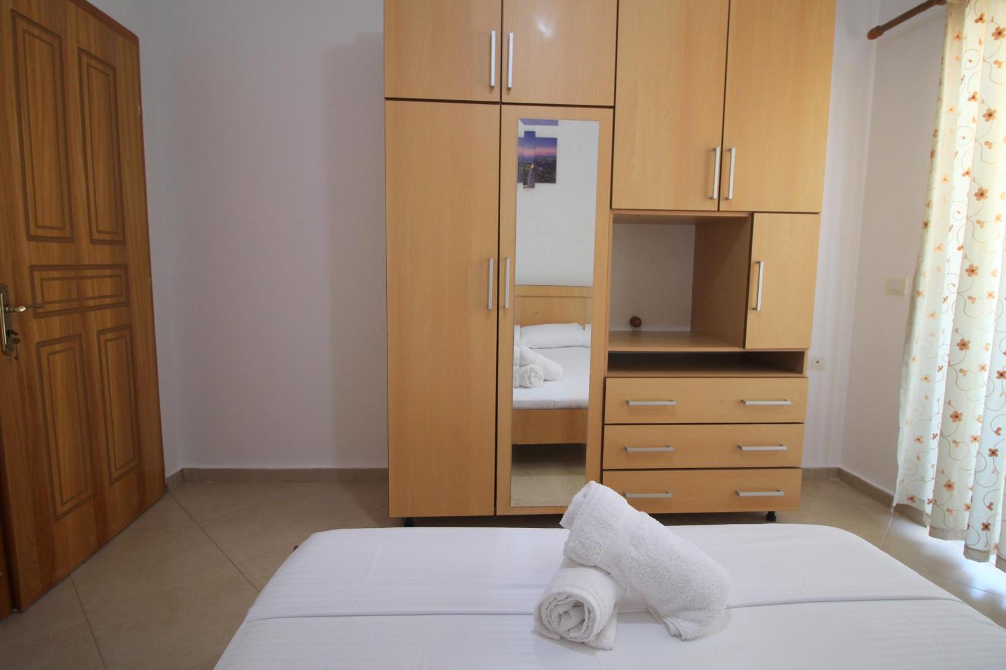 July Seaview Apartments Саранда Екстер'єр фото