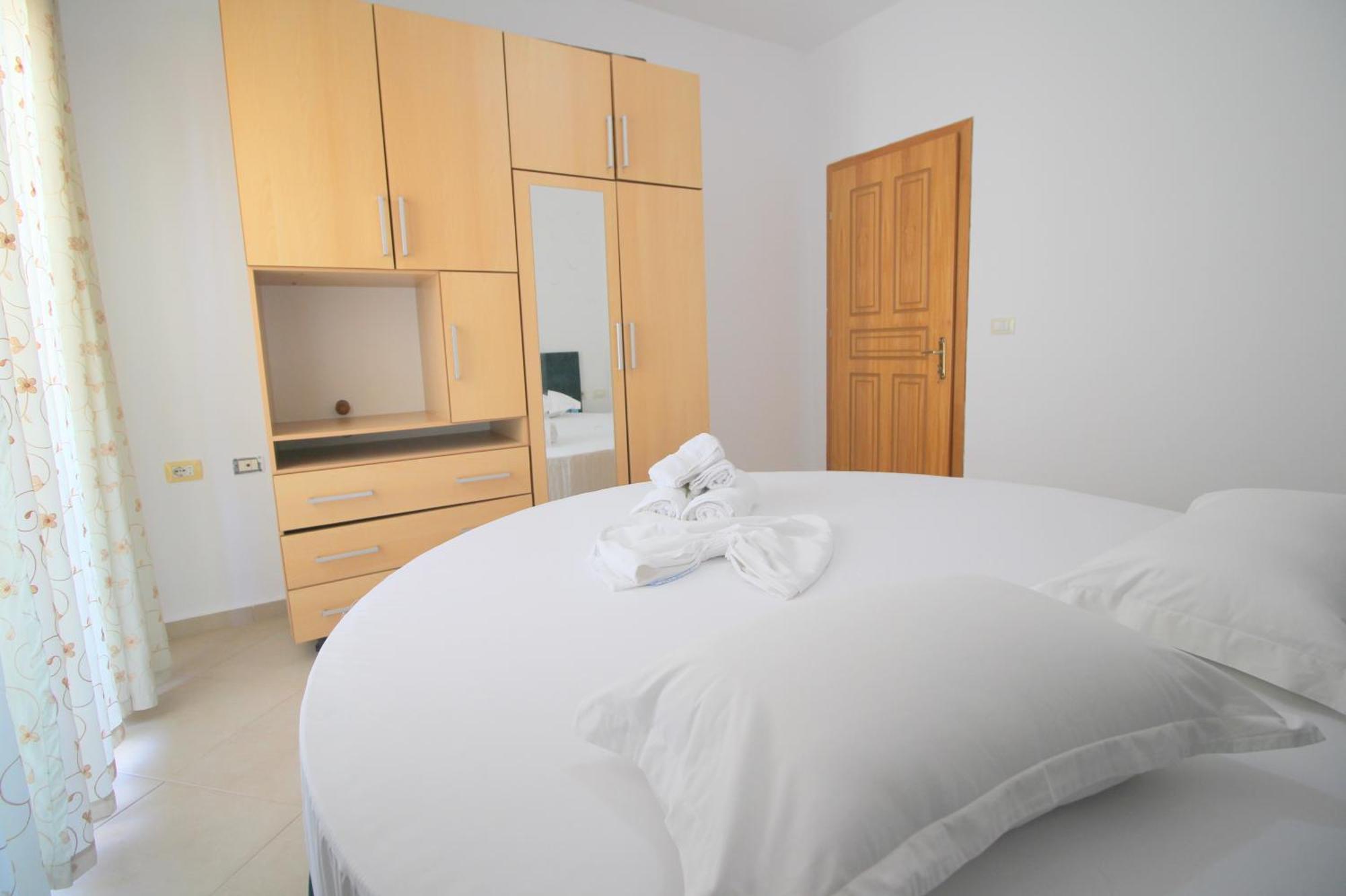 July Seaview Apartments Саранда Екстер'єр фото
